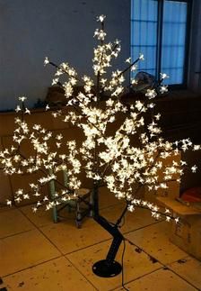Světelný strom s květinami, LED s teplým světlem