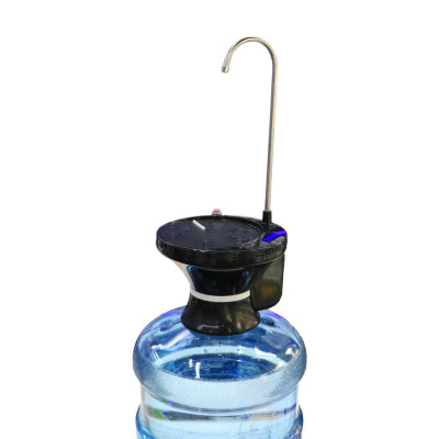 Automatický dávkovač vody s držákem nápojů